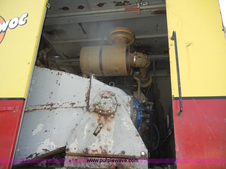 image for item D4175 Manitowoc 3000 track crane