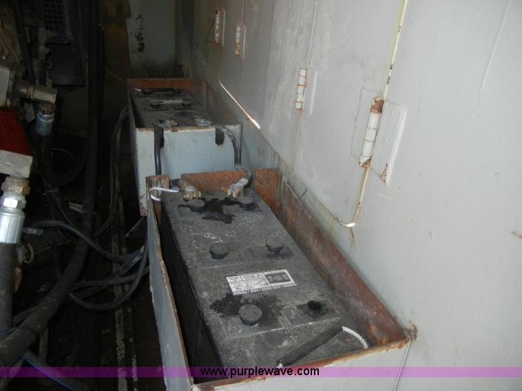 image for item D4175 Manitowoc 3000 track crane