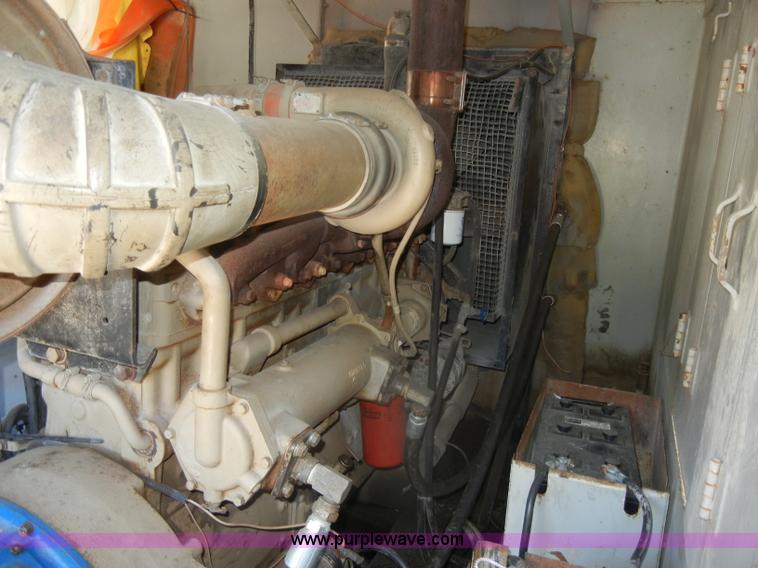 image for item D4175 Manitowoc 3000 track crane