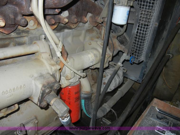 image for item D4175 Manitowoc 3000 track crane