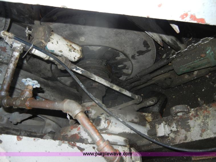 image for item D4175 Manitowoc 3000 track crane