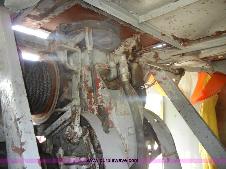 image for item D4175 Manitowoc 3000 track crane