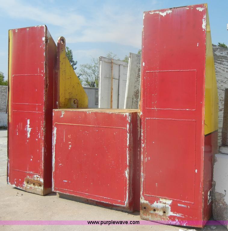 image for item D4175 Manitowoc 3000 track crane