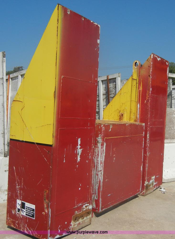 image for item D4175 Manitowoc 3000 track crane