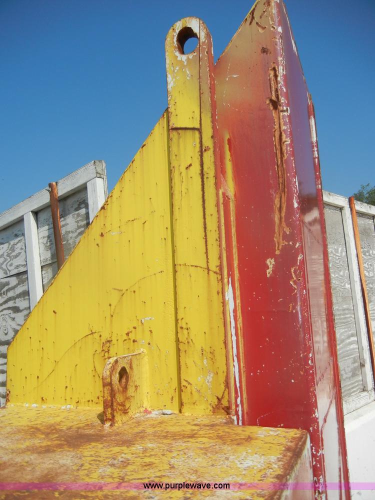 image for item D4175 Manitowoc 3000 track crane