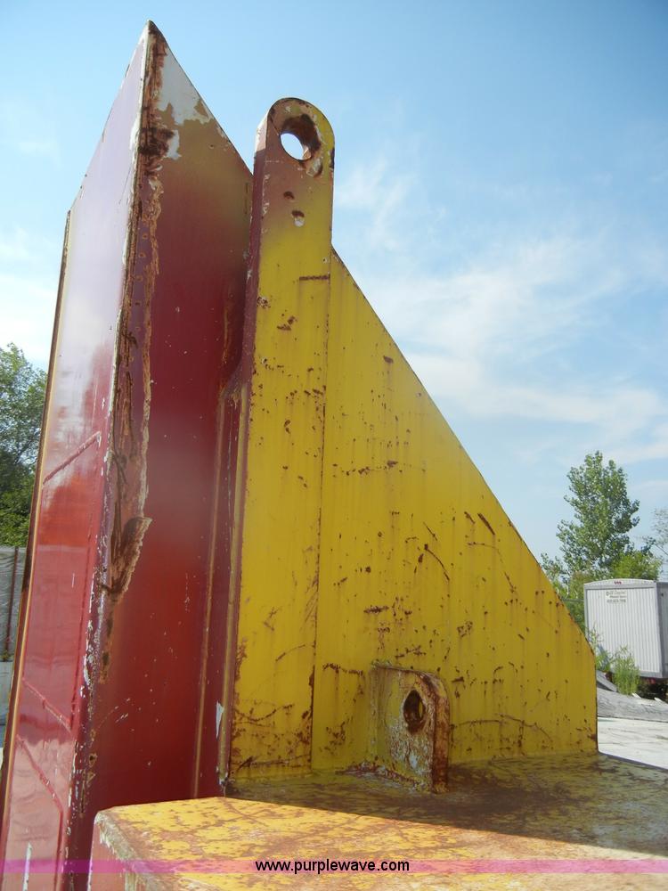 image for item D4175 Manitowoc 3000 track crane