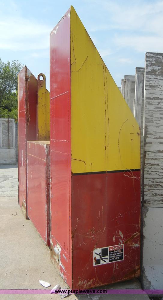 image for item D4175 Manitowoc 3000 track crane