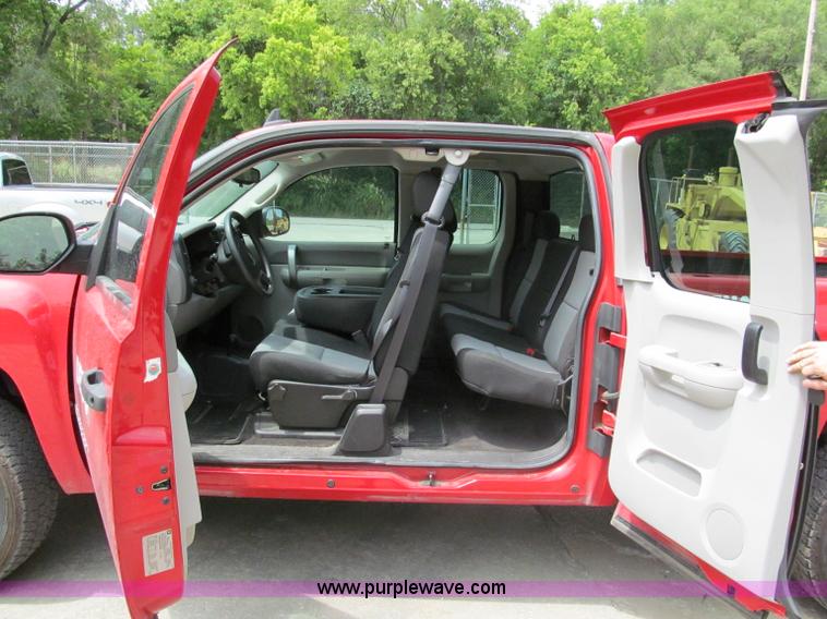 image for item D4177 2009 Chevrolet Silverado 1500 extended cab pickup truck