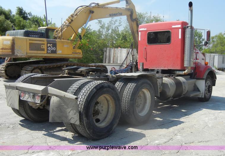 image for item D4179 2000 Kenworth T800 semi truck