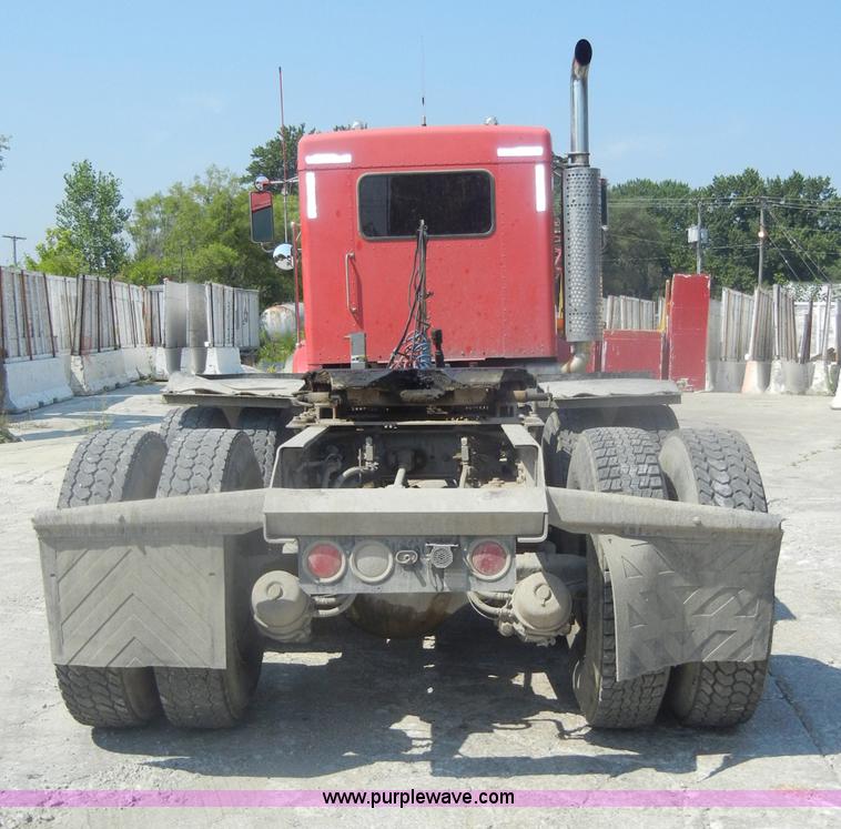 image for item D4179 2000 Kenworth T800 semi truck