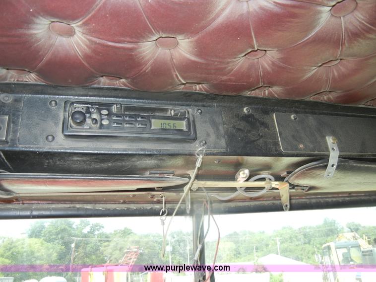 image for item D4179 2000 Kenworth T800 semi truck