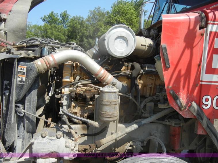 image for item D4179 2000 Kenworth T800 semi truck