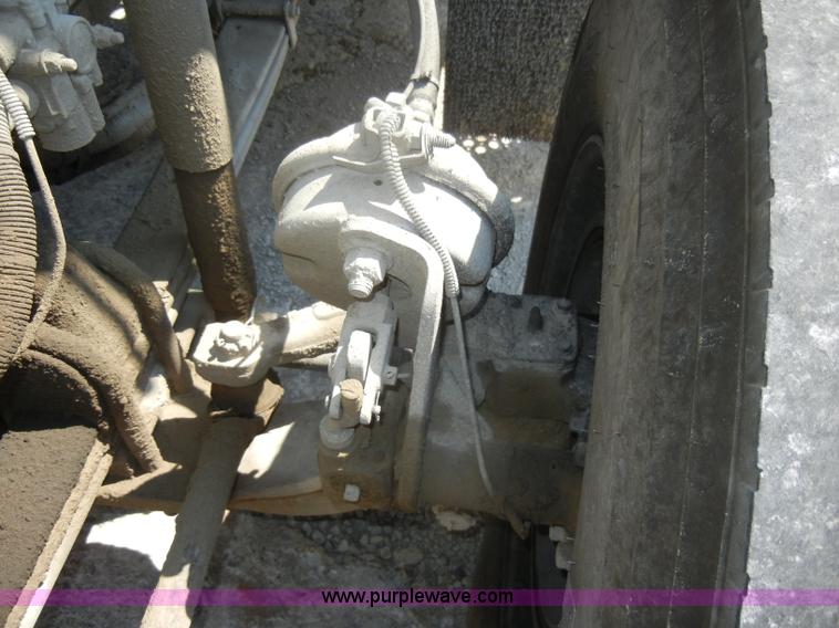 image for item D4179 2000 Kenworth T800 semi truck