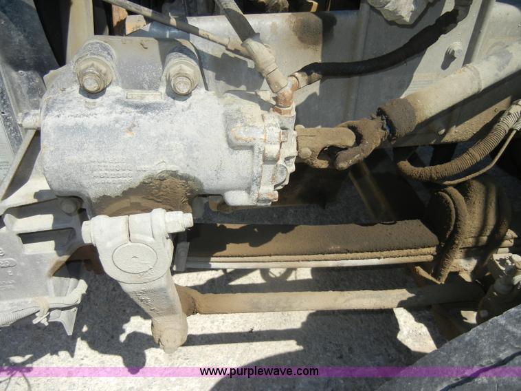 image for item D4179 2000 Kenworth T800 semi truck