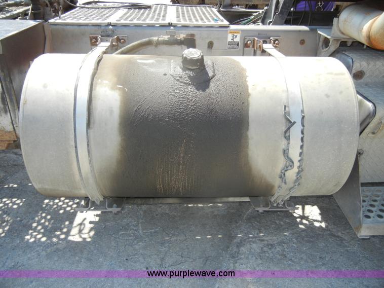 image for item D4179 2000 Kenworth T800 semi truck