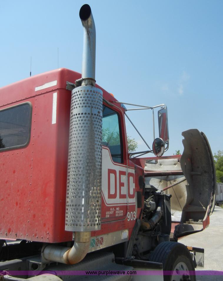 image for item D4179 2000 Kenworth T800 semi truck