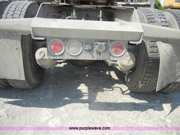 image for item D4179 2000 Kenworth T800 semi truck