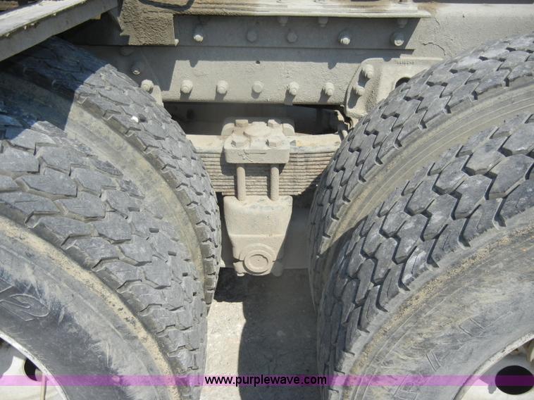 image for item D4179 2000 Kenworth T800 semi truck