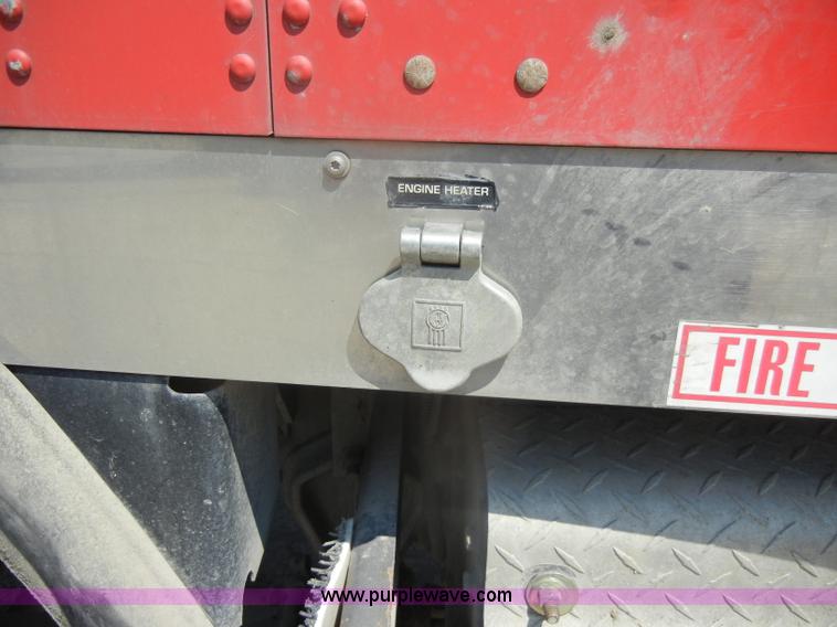 image for item D4179 2000 Kenworth T800 semi truck