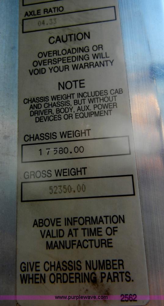 image for item D4179 2000 Kenworth T800 semi truck