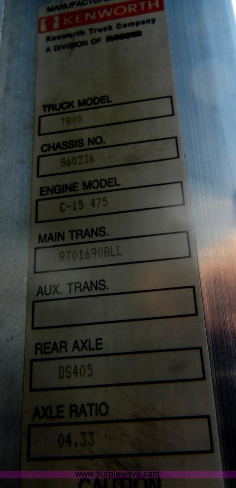 image for item D4179 2000 Kenworth T800 semi truck