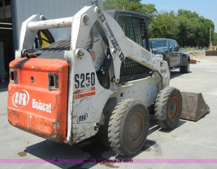 image for item D4180 2002 Bobcat S250 skid steer