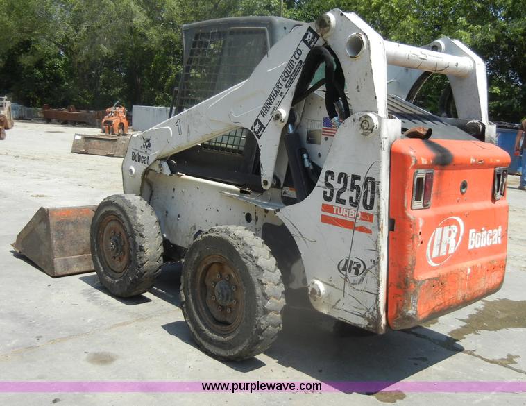 image for item D4180 2002 Bobcat S250 skid steer