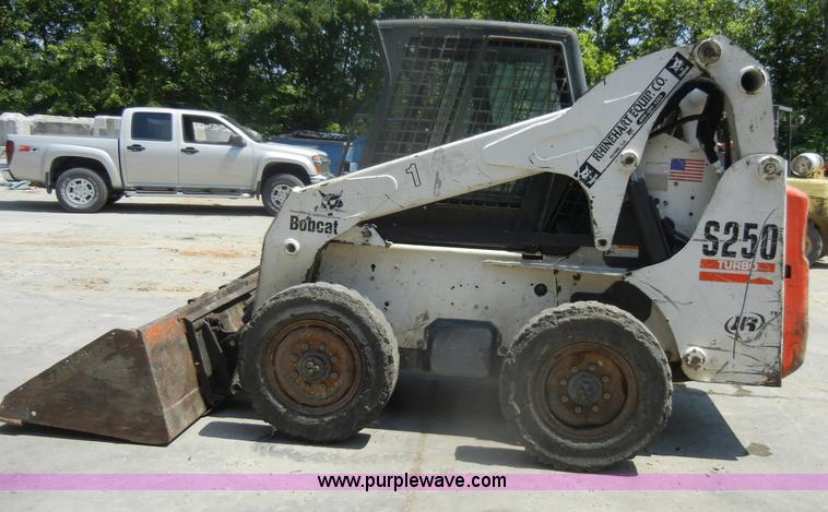 image for item D4180 2002 Bobcat S250 skid steer