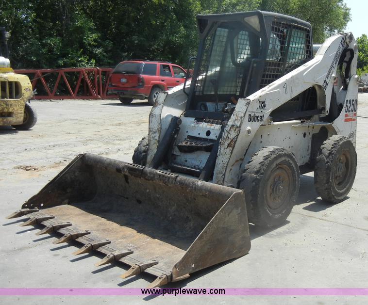image for item D4180 2002 Bobcat S250 skid steer