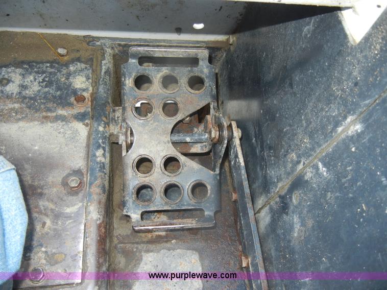 image for item D4180 2002 Bobcat S250 skid steer