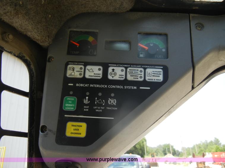 image for item D4180 2002 Bobcat S250 skid steer