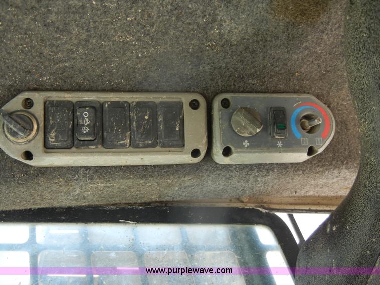 image for item D4180 2002 Bobcat S250 skid steer