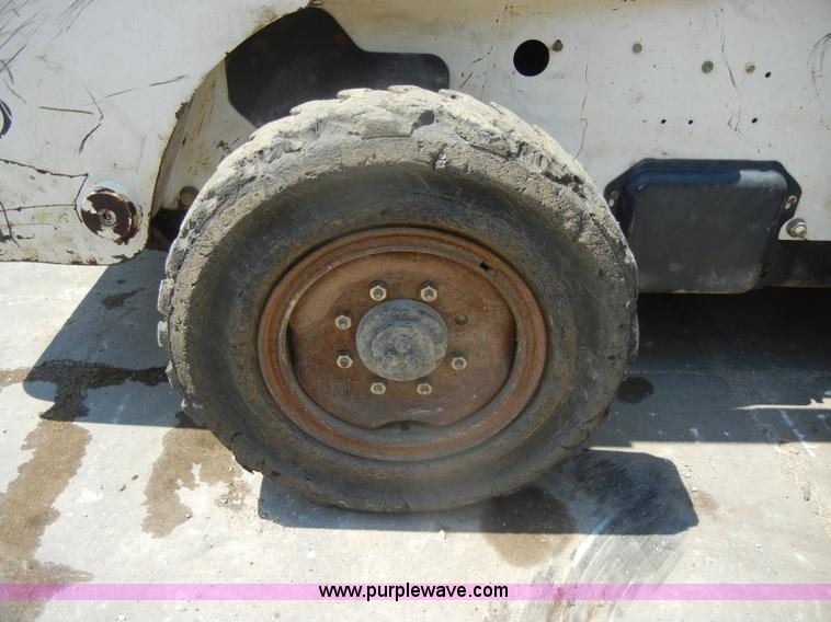 image for item D4180 2002 Bobcat S250 skid steer