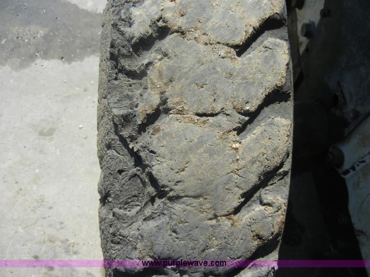 image for item D4180 2002 Bobcat S250 skid steer