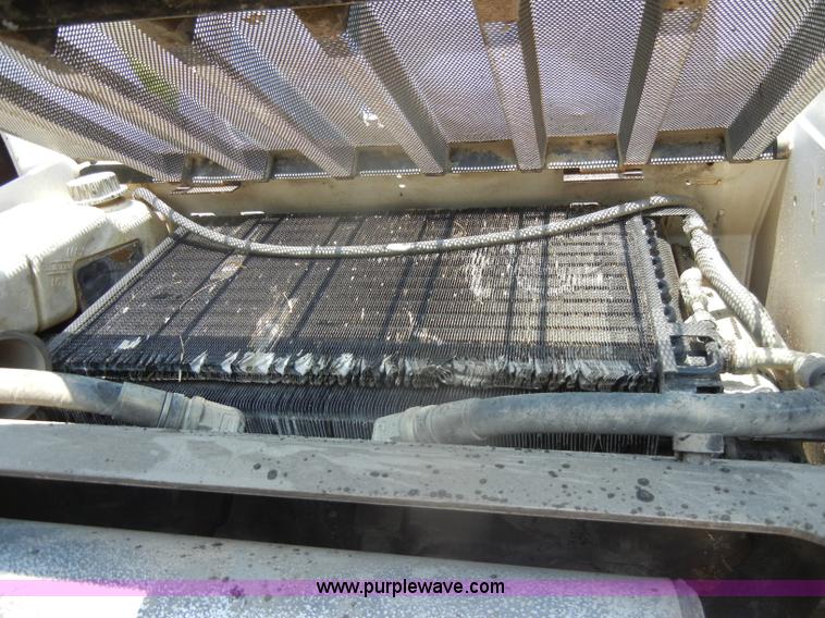 image for item D4180 2002 Bobcat S250 skid steer