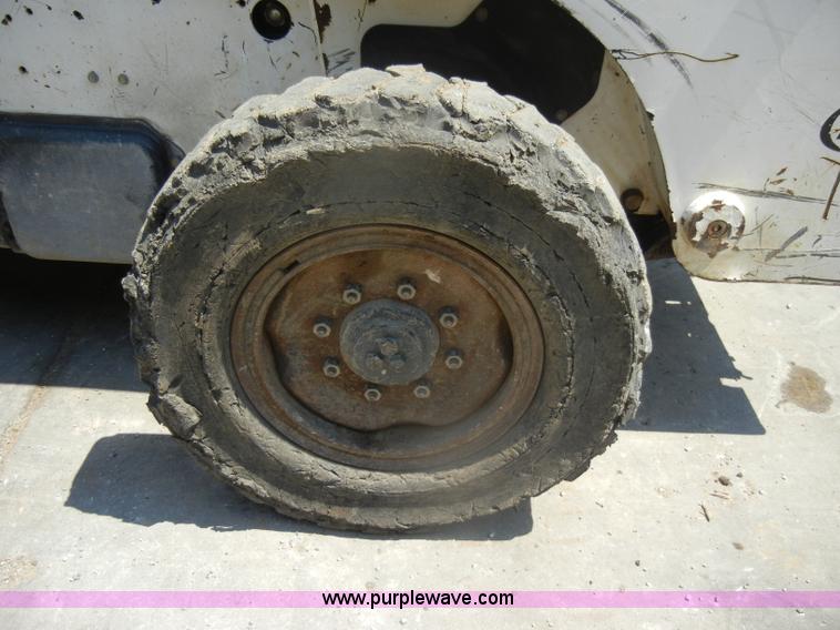image for item D4180 2002 Bobcat S250 skid steer