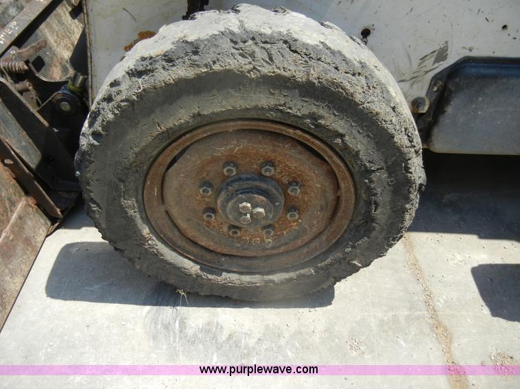 image for item D4180 2002 Bobcat S250 skid steer