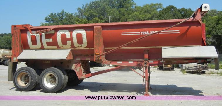 image for item D4181 2000 Trail King 26' barrel end dump trailer