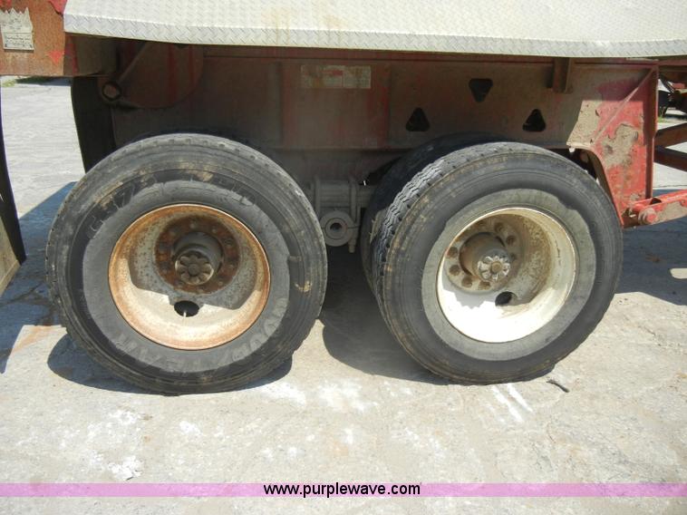 image for item D4181 2000 Trail King 26' barrel end dump trailer