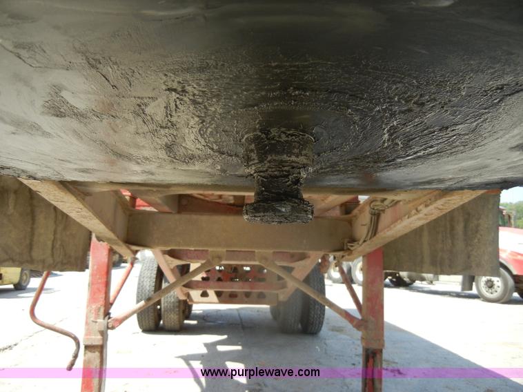 image for item D4181 2000 Trail King 26' barrel end dump trailer