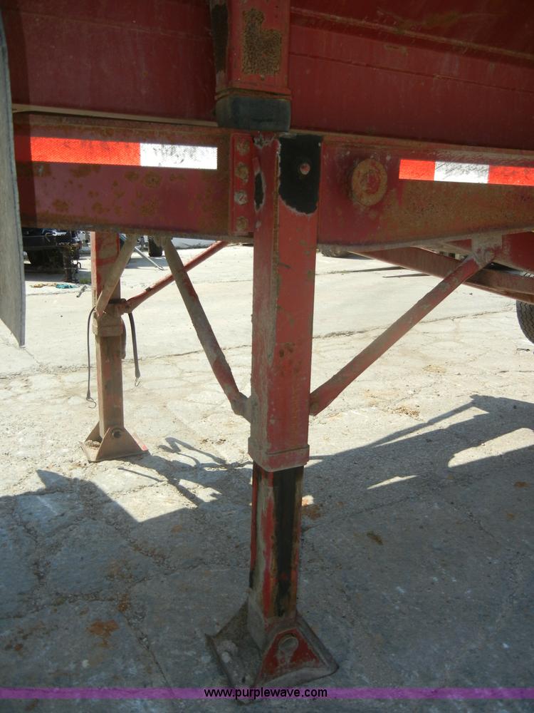 image for item D4181 2000 Trail King 26' barrel end dump trailer