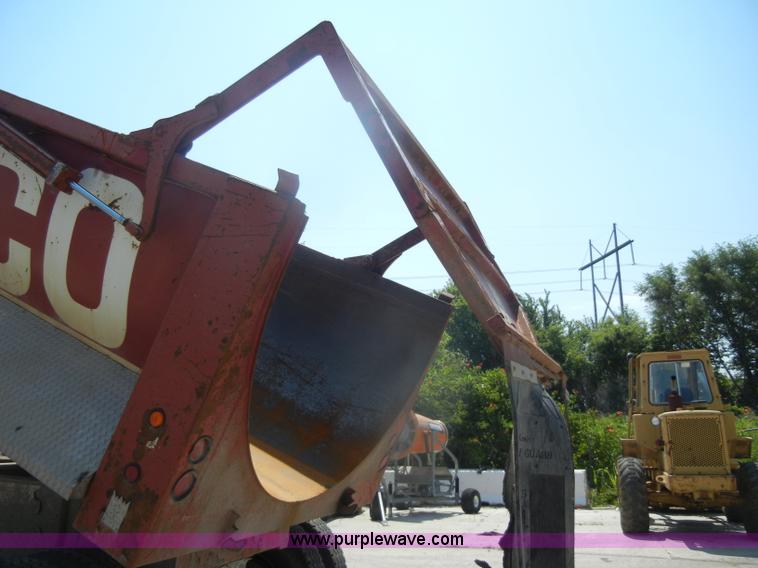 image for item D4181 2000 Trail King 26' barrel end dump trailer