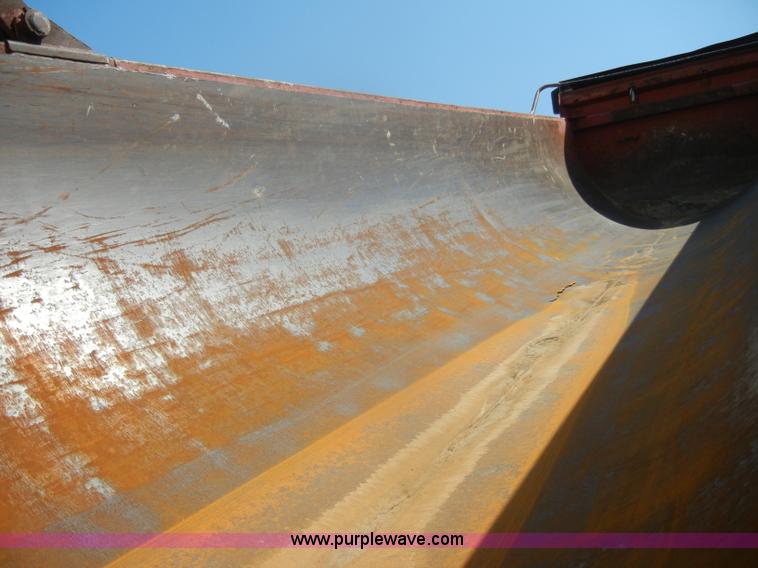 image for item D4181 2000 Trail King 26' barrel end dump trailer