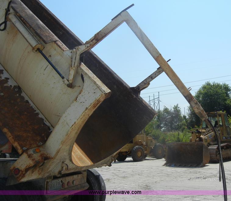 image for item D4181 2000 Trail King 26' barrel end dump trailer