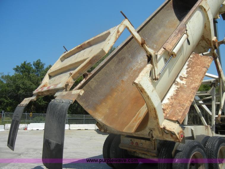 image for item D4181 2000 Trail King 26' barrel end dump trailer