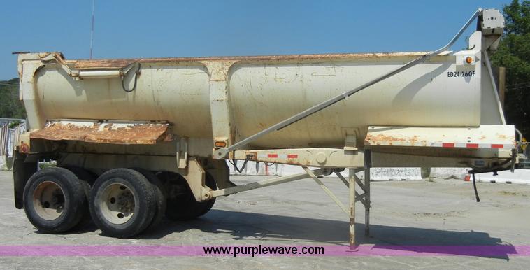 image for item D4182 2004 Ranch Ranco 24' barrel end dump trailer