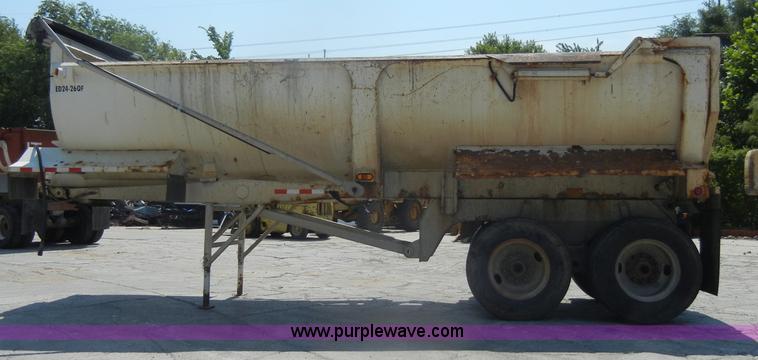 image for item D4182 2004 Ranch Ranco 24' barrel end dump trailer