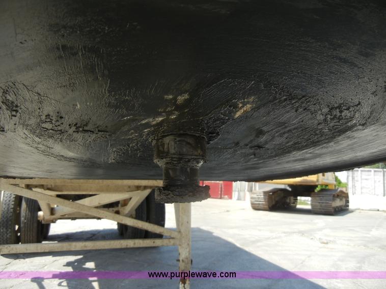 image for item D4182 2004 Ranch Ranco 24' barrel end dump trailer