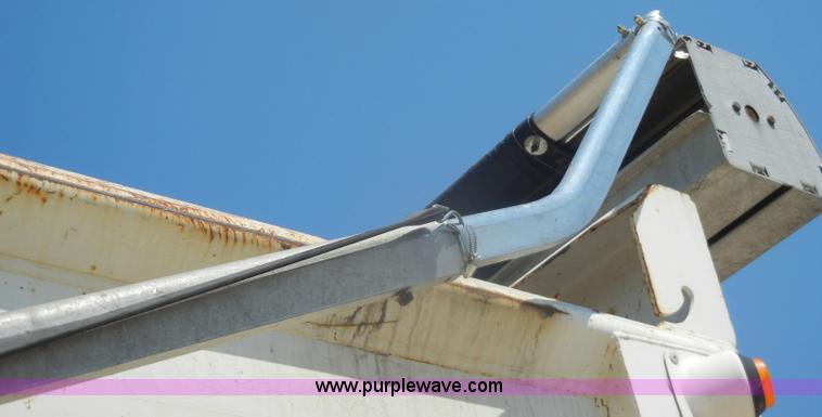 image for item D4182 2004 Ranch Ranco 24' barrel end dump trailer