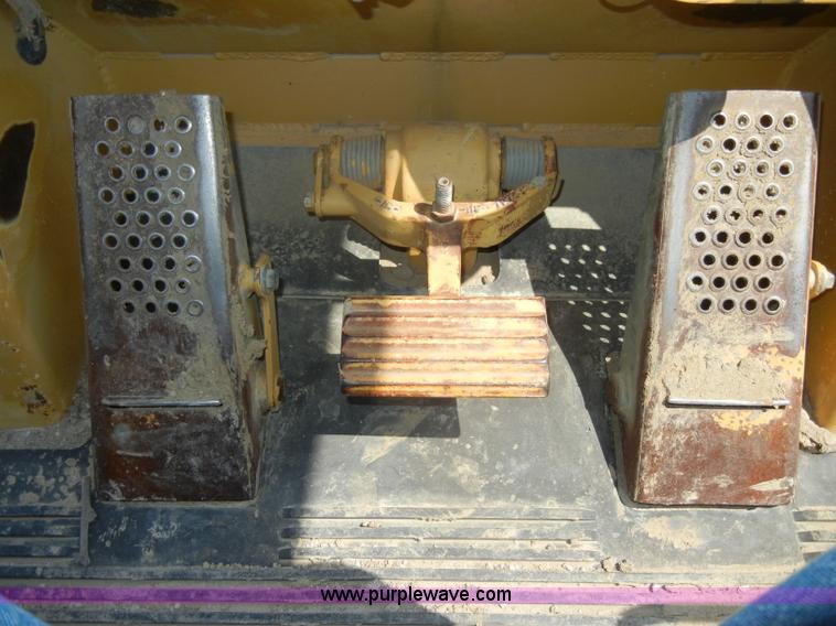 image for item D4205 1993 Caterpillar 963 track loader